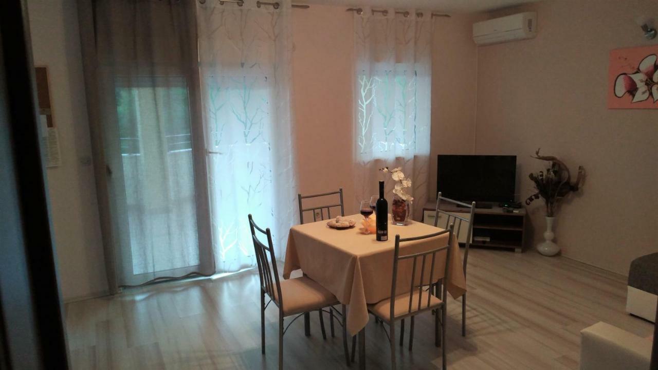 Apartments Annie Rogoznica  Bagian luar foto