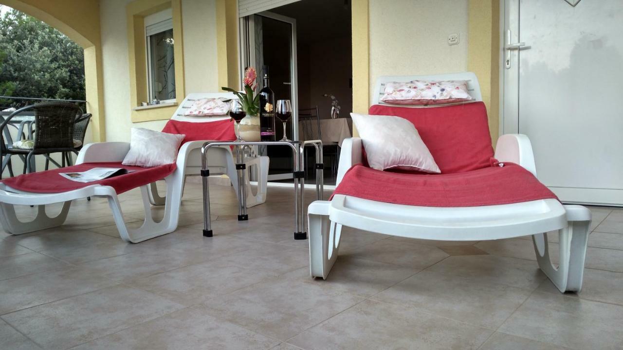 Apartments Annie Rogoznica  Bagian luar foto