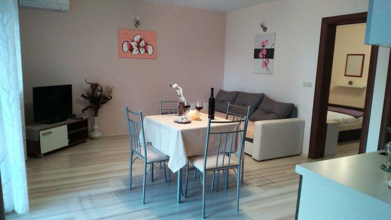 Apartments Annie Rogoznica  Bagian luar foto